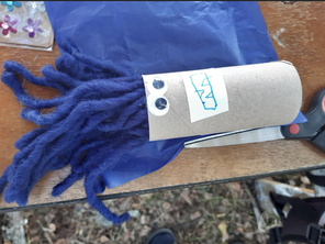 Lasten saariseikkailupäivä 22.7.2023 askartelussa merenneidot ja ahdit